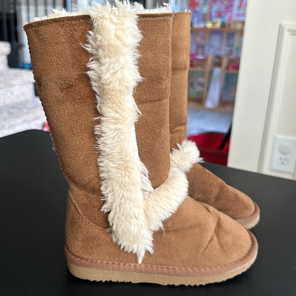 Tall brown fall/winter toddler boots with faux fur - Picture 2 of 6
